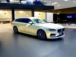 Weiß Gebraucht 2020 Volvo V90 Pro Kombi | 29.800 € (Etwas zu teuer)