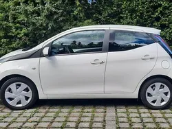 Weiß Gebraucht 2015 Toyota Aygo X-cite Kleinwagen | 5.800 € (Fairer Preis)