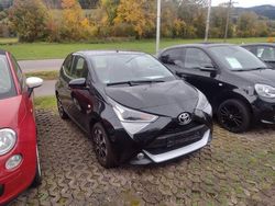 Schwarz Gebraucht 2021 Toyota Aygo X-play Kleinwagen | 12.190 € (Etwas zu teuer)