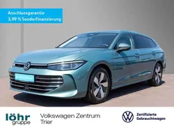 Maripositgrün metallic Gebraucht 2024 VW Passat Elegance Kombi | 39.580 €