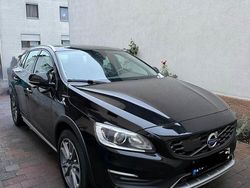 Schwarz Gebraucht 2017 Volvo V40 CC Summum Kombi | 16.000 € (Teuer)