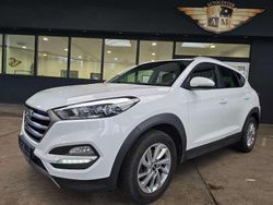 Polar white Gebraucht 2016 Hyundai Tucson Intro Edition SUV | 12.950 € (Fairer Preis)