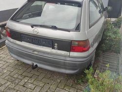 Grau Gebraucht 1995 Opel Astra Limousine | 2.000 €