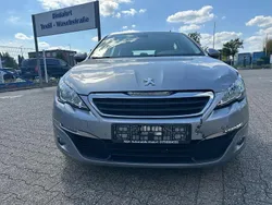 Grau Gebraucht 2016 Peugeot 308 Active Kombi | 3.499 €