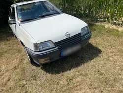 Weiß Gebraucht 1987 Opel Kadett Kleinwagen | 1.300 €