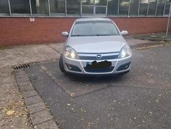 Grau Gebraucht 2004 Opel Astra Kleinwagen | 2.100 € (Fairer Preis)