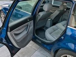 Blau Gebraucht 2003 VW Passat Kombi | 600 € (Superpreis)