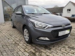 Grau Gebraucht 2017 Hyundai i20 Trend Kleinwagen | 10.590 € (Etwas zu teuer)