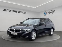 Saphirschwarz Gebraucht 2023 BMW 318 Comfort Edition Kombi | 29.980 € (Fairer Preis)