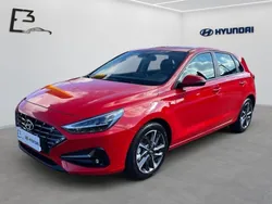 Rot Gebraucht 2024 Hyundai i30 Trend Limousine | 21.990 € (Fairer Preis)