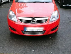 Rot Gebraucht 2009 Opel Zafira Van / Kleinbus | 2.900 € (Fairer Preis)