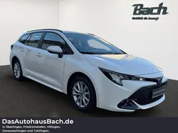 Weiß Gebraucht 2024 Toyota Corolla Business Edition Kombi | 26.990 € (Guter Preis)