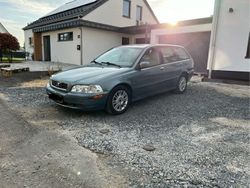 Grün Gebraucht 2003 Volvo V40 Kombi | 3.199 € (Teuer)