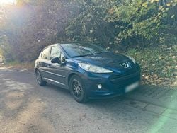 Blau Gebraucht 2011 Peugeot 207 Limousine | 2.400 € (Guter Preis)