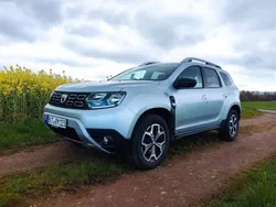 Silber Gebraucht 2021 Dacia Duster Celebration SUV | 15.900 € (Fairer Preis)
