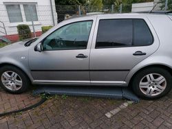 Grau Gebraucht 2002 VW Golf IV Basis Limousine | 2.800 € (Teuer)