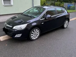 Schwarz Gebraucht 2011 Opel Astra Edition Limousine | 5.700 € (Fairer Preis)