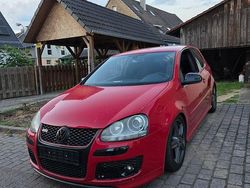 Rot Gebraucht 2006 VW Golf V Edition Kleinwagen | 4.500 €