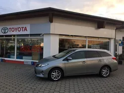 Silber Gebraucht 2013 Toyota Auris Touring Sports Life+ Kombi | 9.990 € (Fairer Preis)