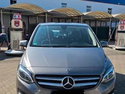 Grau Gebraucht 2017 Mercedes B180 Style Van / Kleinbus | 16.000 € (Fairer Preis)