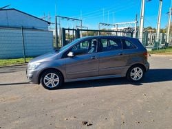 Grau Gebraucht 2011 Mercedes B200 Van / Kleinbus | 6.500 € (Fairer Preis)