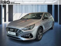 Shimmering silver / met Gebraucht 2021 Hyundai i30 Edition 30 Limousine | 16.490 € (Fairer Preis)