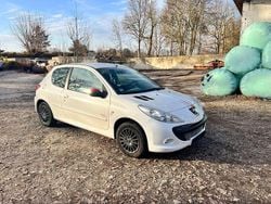 Weiß Gebraucht 2010 Peugeot 206+ Basis Kleinwagen | 999 € (Guter Preis)