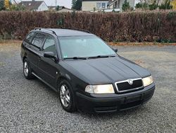 Schwarz Gebraucht 2004 Skoda Octavia Kombi | 1.200 € (Fairer Preis)