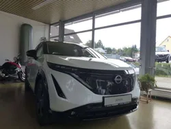 Pearl white/pearl black Gebraucht 2023 Nissan Ariya Evolve SUV | 51.790 € (Etwas zu teuer)