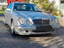 Silber Gebraucht 2002 Mercedes E280 Avantgarde Limousine | 13.499 €