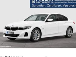 Weiß Gebraucht 2023 BMW 320e Shadowline Limousine | 29.990 € (Etwas zu teuer)