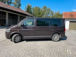 Braun Gebraucht 2012 VW T5 Highline Van | 21.500 € (Teuer)