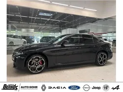 Nero vulcano metallic Gebraucht 2023 Alfa Romeo Giulia Competizione Limousine | 39.470 € (Fairer Preis)
