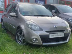 Gold Gebraucht 2011 Renault Clio II Dynamique Limousine | 4.999 € (Teuer)