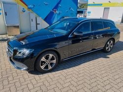 Schwarz Gebraucht 2019 Mercedes 220 Avantgarde Kombi | 12.700 €