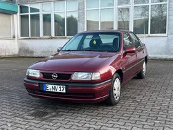 Rot Gebraucht 1995 Opel Vectra Limousine | 2.000 €