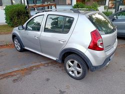 Silber Gebraucht 2011 Dacia Sandero Kleinwagen | 2.550 € (Etwas zu teuer)