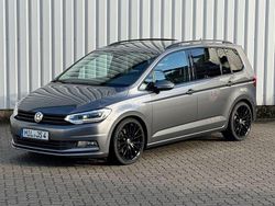 Grau Gebraucht 2016 VW Touran Highline Van / Kleinbus | 22.900 € (Fairer Preis)