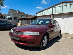 Rot Gebraucht 1999 Opel Vectra Edition Limousine | 1.490 € (Fairer Preis)