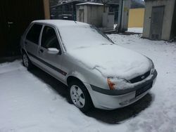 Silber Gebraucht 2002 Ford Fiesta Kleinwagen | 2.500 €