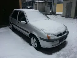 Silber Gebraucht 2002 Ford Fiesta Kleinwagen | 2.500 €
