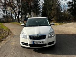 Weiß Gebraucht 2009 Skoda Fabia Limousine | 2.650 € (Fairer Preis)