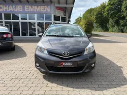 Grau Gebraucht 2013 Toyota Yaris Cool Kleinwagen | 5.990 € (Fairer Preis)