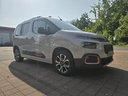 Grau Gebraucht 2018 Citroën Berlingo XTR Van / Kleinbus | 14.000 € (Fairer Preis)