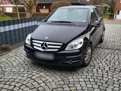 Schwarz Gebraucht 2009 Mercedes B180 Van / Kleinbus | 6.399 € (Fairer Preis)
