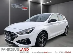 Weiß Gebraucht 2021 Hyundai i30 Edition 30 Limousine | 16.490 € (Fairer Preis)