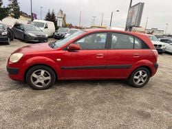 Rot Gebraucht 2005 Kia Rio EX Limousine | 900 € (Guter Preis)