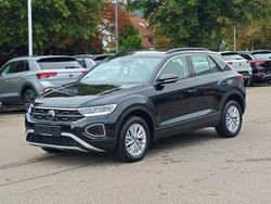Schwarz Gebraucht 2024 VW T-Roc Life SUV | 24.400 € (Fairer Preis)