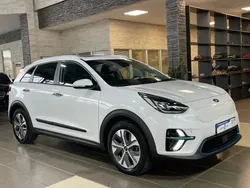 Weiß Gebraucht 2021 Kia e-Niro Spirit SUV | 20.400 € (Guter Preis)