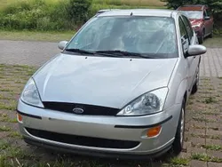 Silber Gebraucht 2000 Ford Focus Ambiente Limousine | 2.100 € (Fairer Preis)